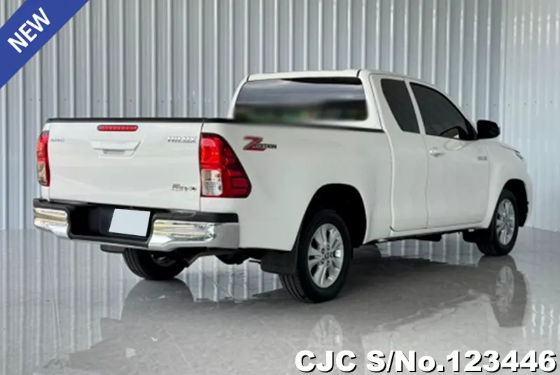 Toyota Hilux in White for Sale Image 1