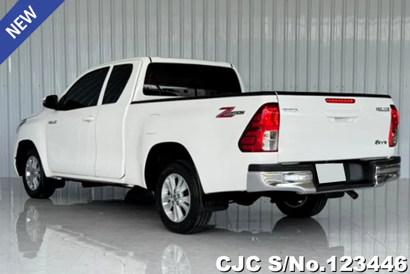 Toyota Hilux in White for Sale Image 2