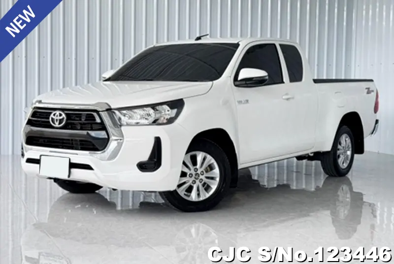 Toyota Hilux in White for Sale Image 3