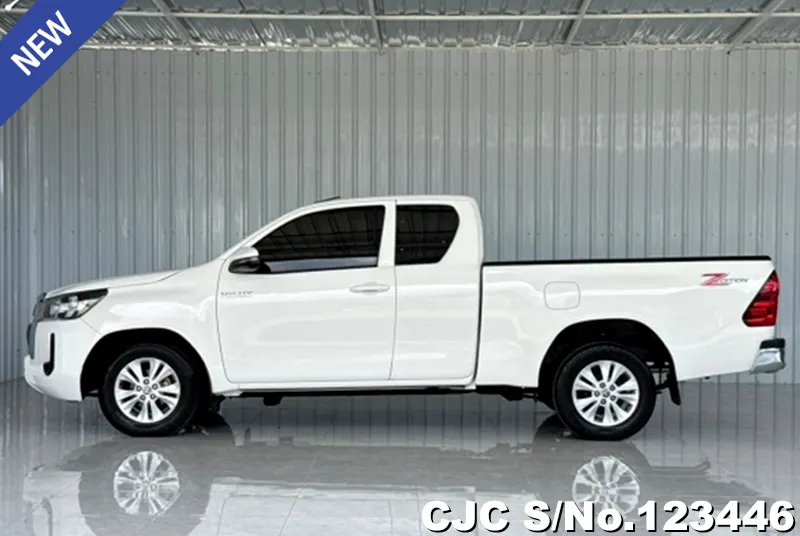 Toyota Hilux in White for Sale Image 5