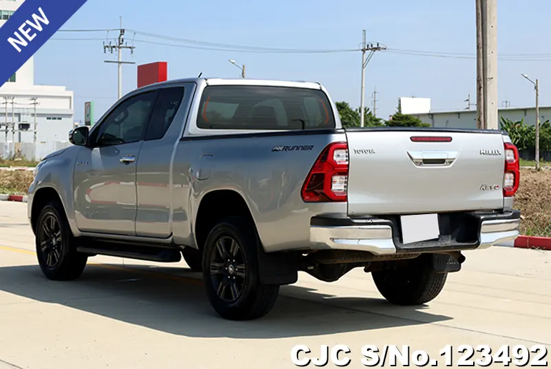 Toyota Hilux in Gray for Sale Image 1