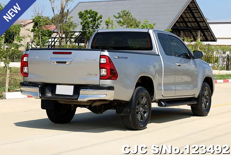 Toyota Hilux in Gray for Sale Image 2