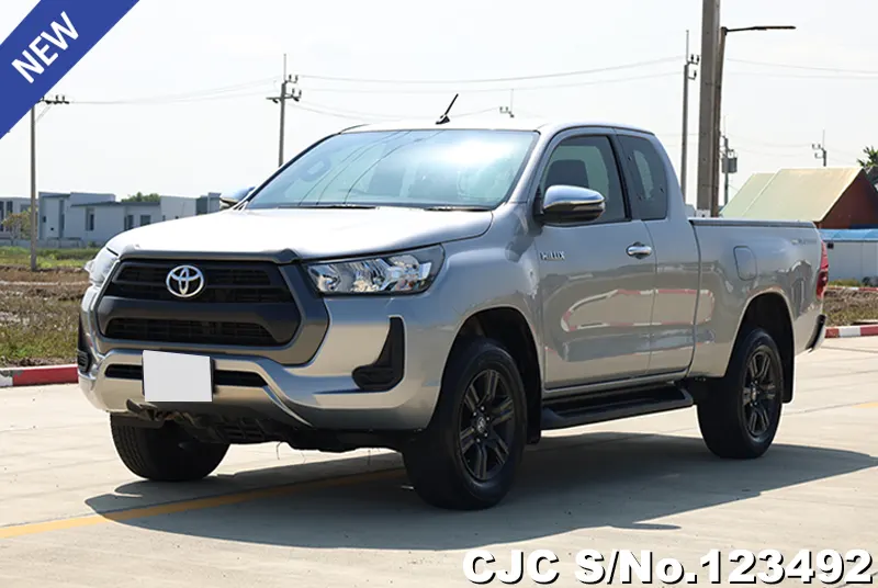 Toyota Hilux in Gray for Sale Image 3