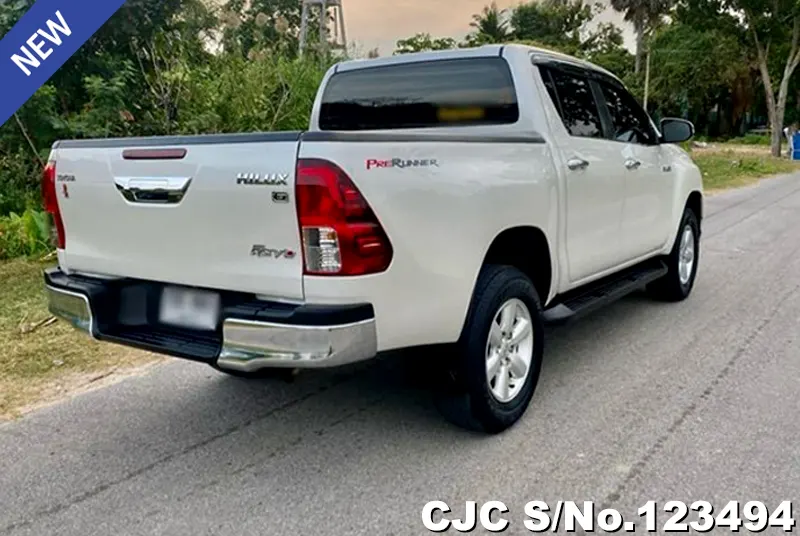 Toyota Hilux in White for Sale Image 2