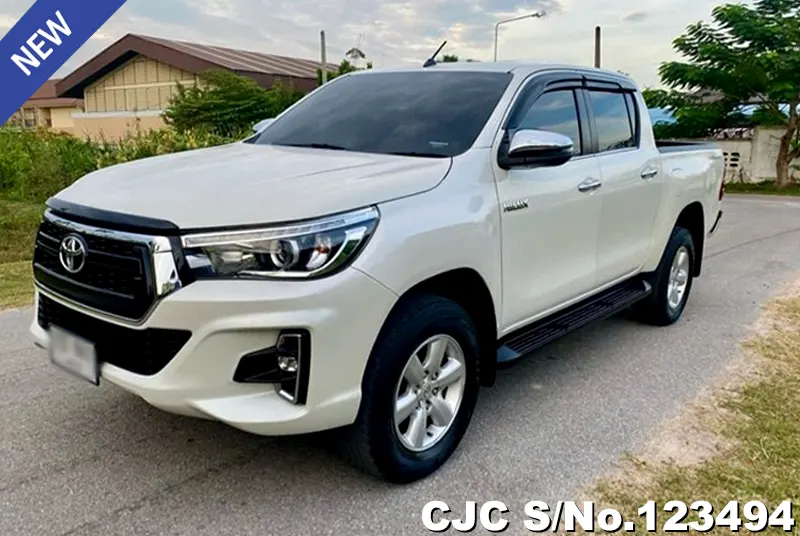 Toyota Hilux in White for Sale Image 3