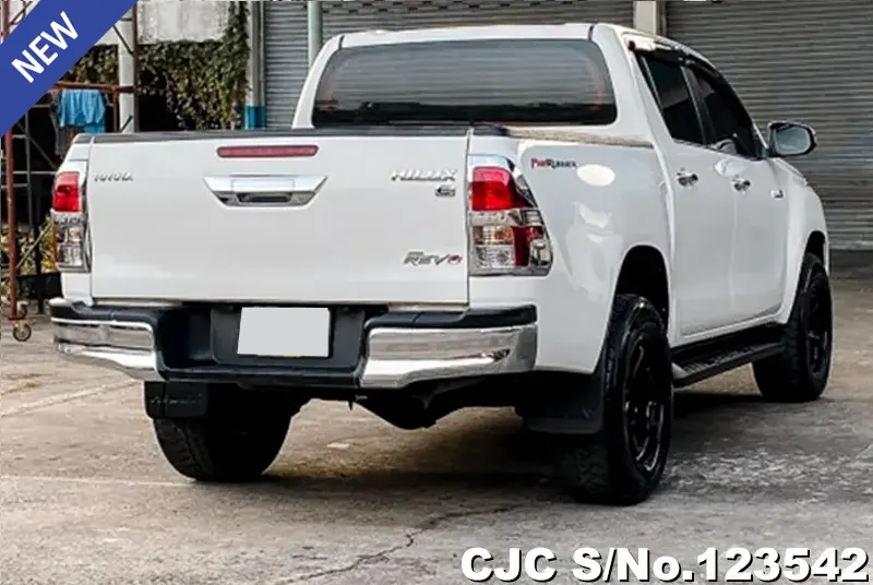 Toyota Hilux in White for Sale Image 1