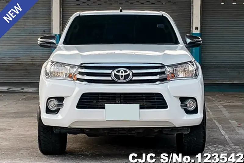 Toyota Hilux in White for Sale Image 2