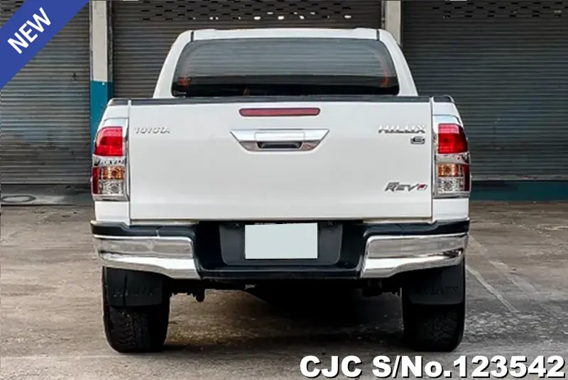 Toyota Hilux in White for Sale Image 3