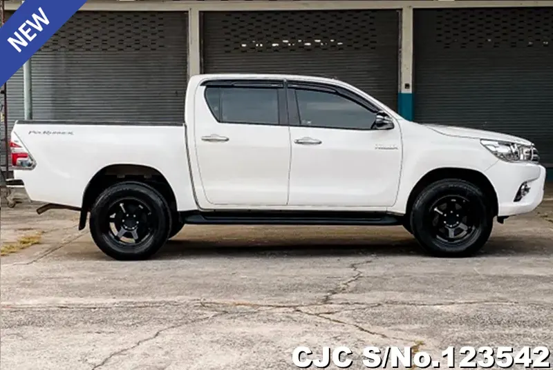 Toyota Hilux in White for Sale Image 4