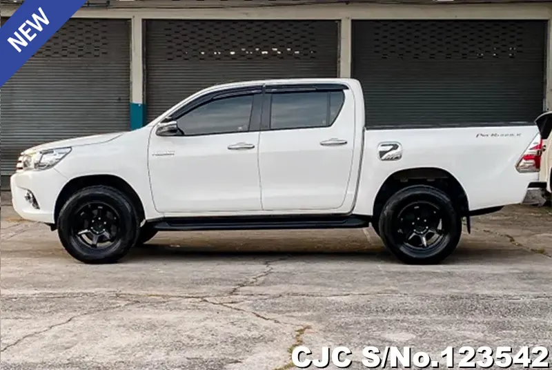 Toyota Hilux in White for Sale Image 5