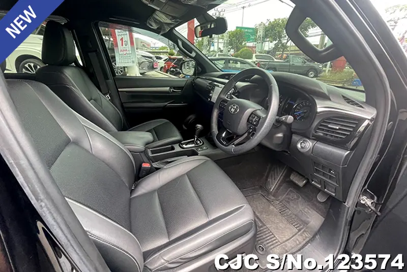 2020 Toyota / Hilux / Revo Rocco Stock No. 123574