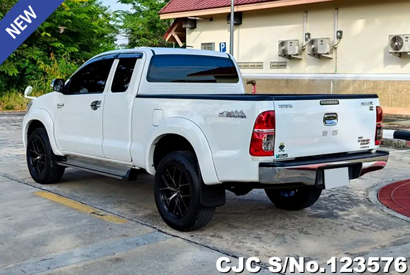 Toyota Hilux in White for Sale Image 1