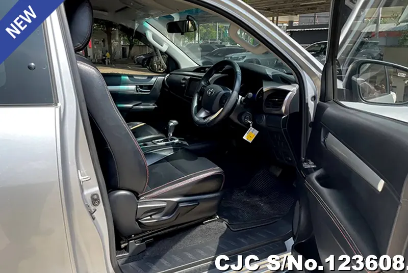 2019 Toyota / Hilux / Revo Stock No. 123608