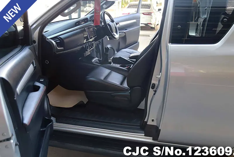 2019 Toyota / Hilux / Revo Stock No. 123609