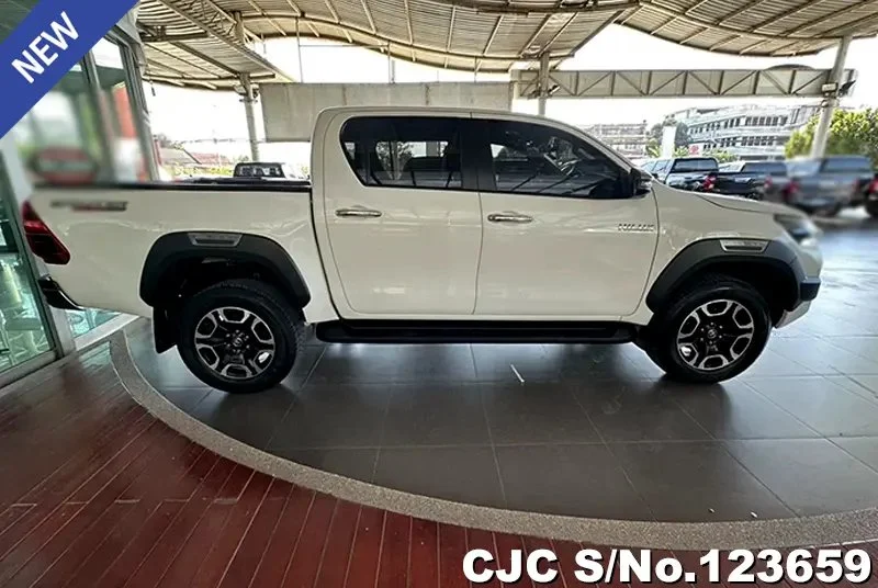 2023 Toyota / Hilux / Revo Stock No. 123659