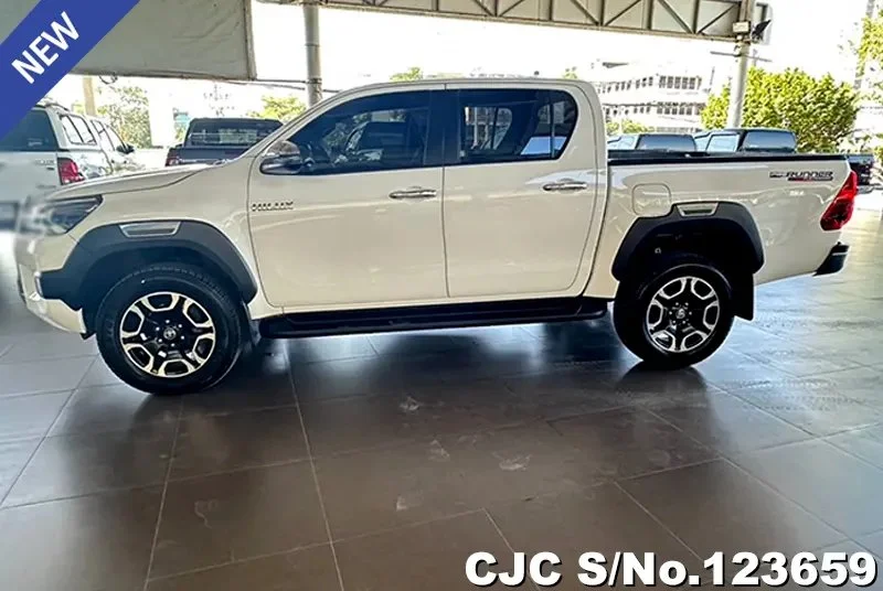 2023 Toyota / Hilux / Revo Stock No. 123659