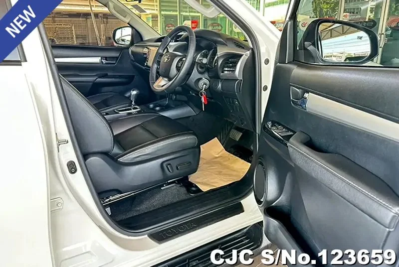 2023 Toyota / Hilux / Revo Stock No. 123659