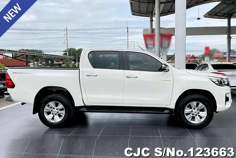 2018 Toyota / Hilux / Revo Stock No. 123663