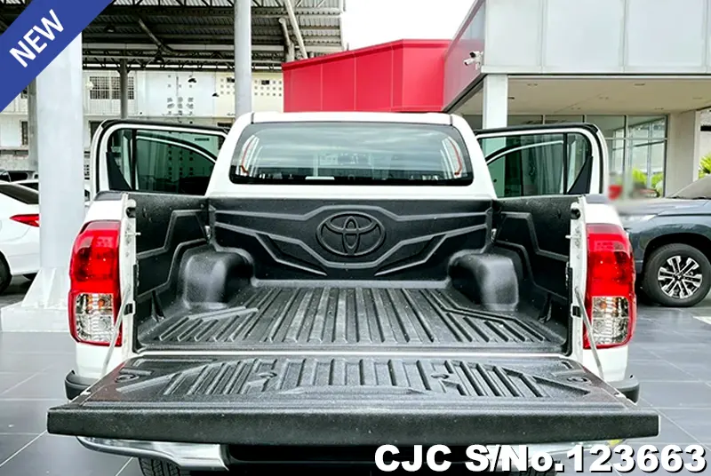 2018 Toyota / Hilux / Revo Stock No. 123663