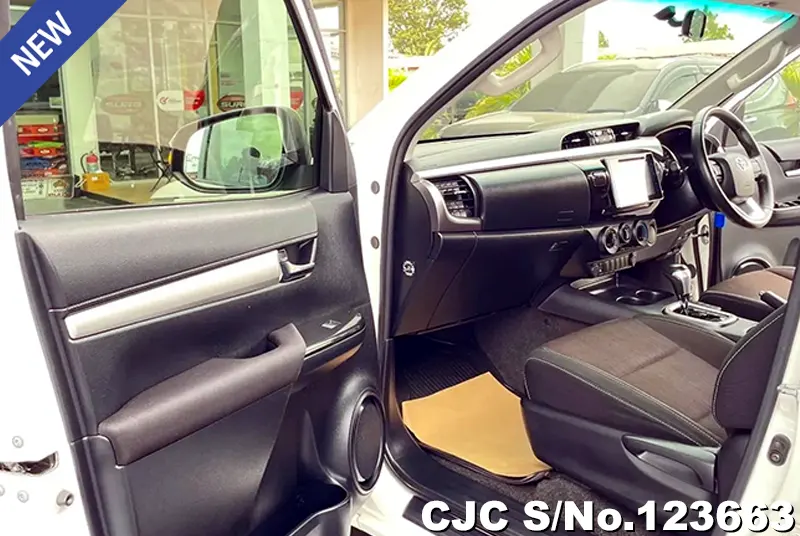 2018 Toyota / Hilux / Revo Stock No. 123663