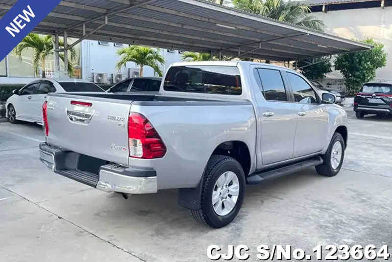 Toyota Hilux in Silver for Sale Image 2