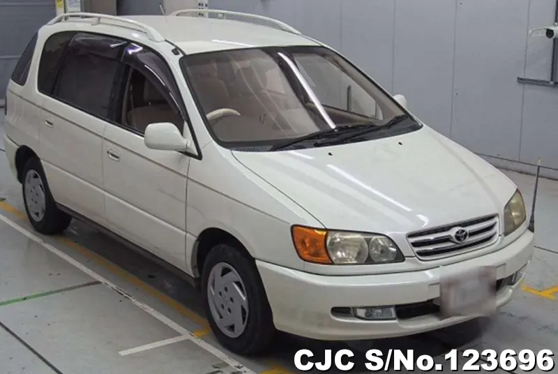 2000 Toyota / Ipsum Stock No. 123696