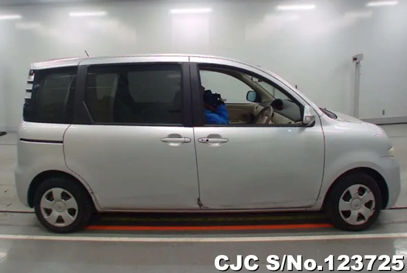 2008 Toyota / Sienta Stock No. 123725