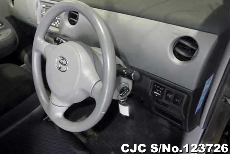 2009 Toyota / Sienta Stock No. 123726