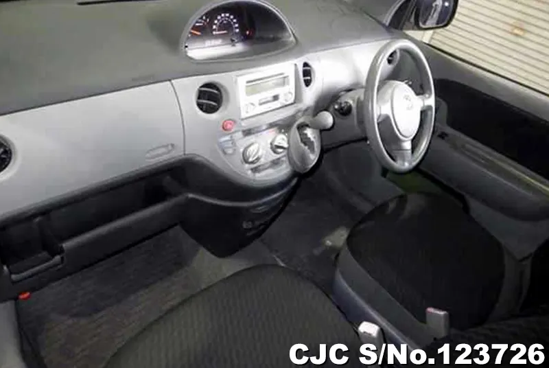 2009 Toyota / Sienta Stock No. 123726