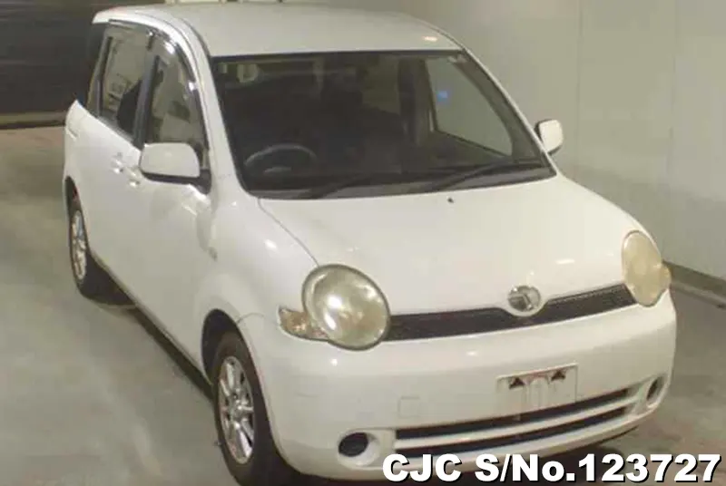 2006 Toyota / Sienta Stock No. 123727