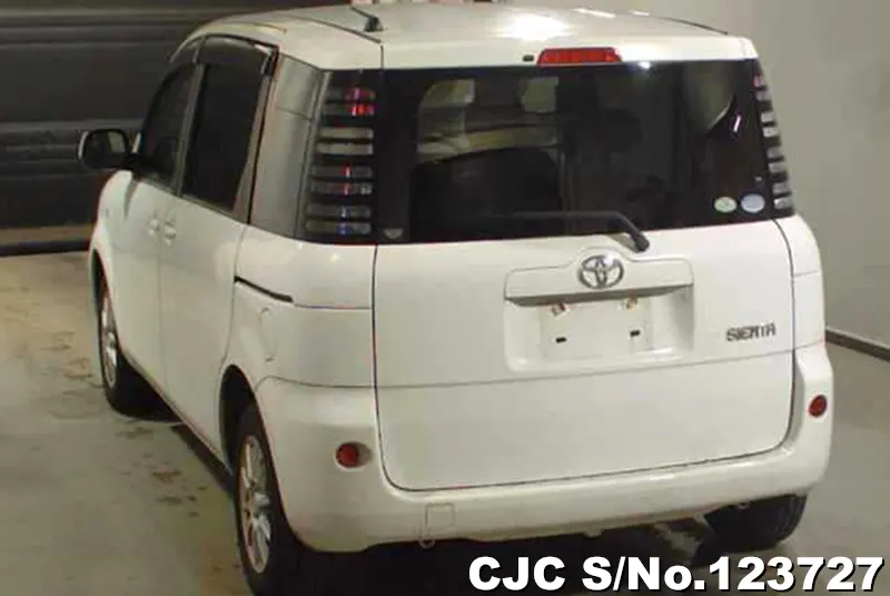 2006 Toyota / Sienta Stock No. 123727