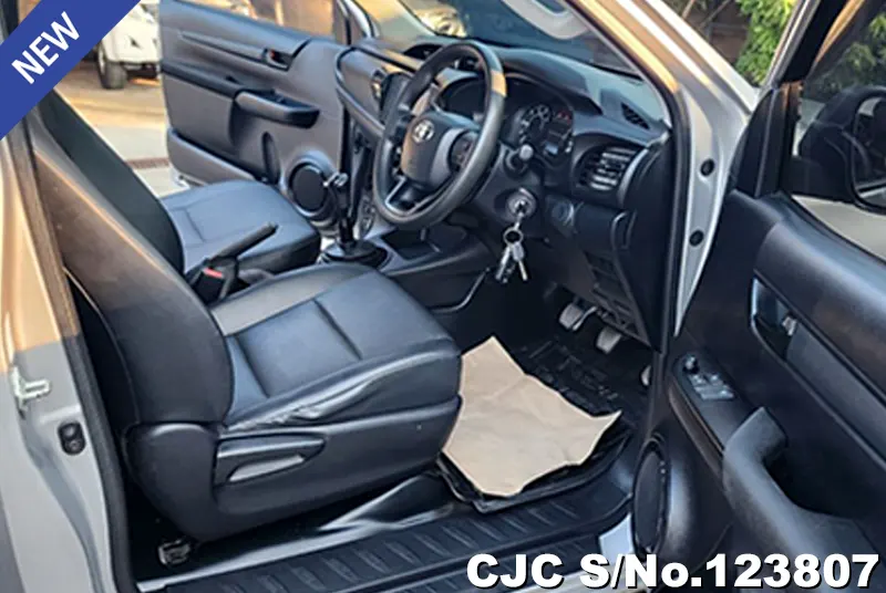 2020 Toyota / Hilux / Revo Stock No. 123807