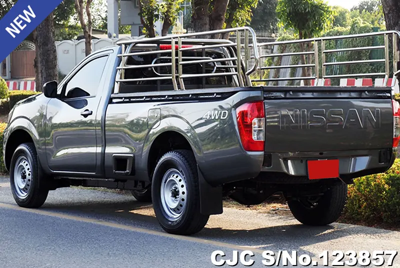 Nissan Navara in Gray for Sale Image 1