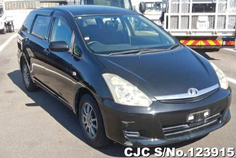 2005 Toyota / Wish Stock No. 123915