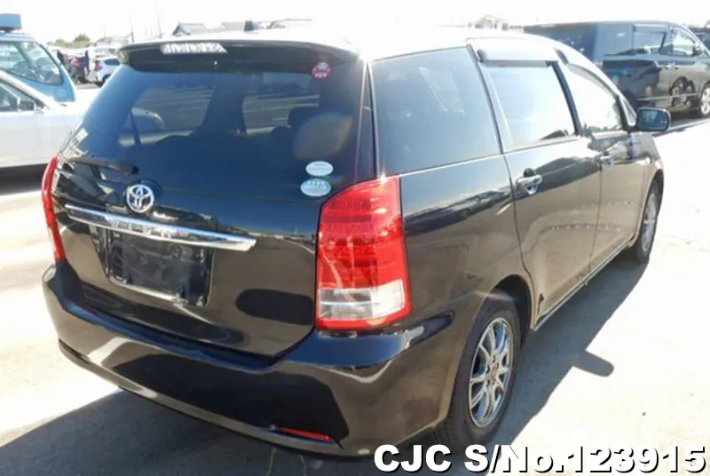 2005 Toyota / Wish Stock No. 123915