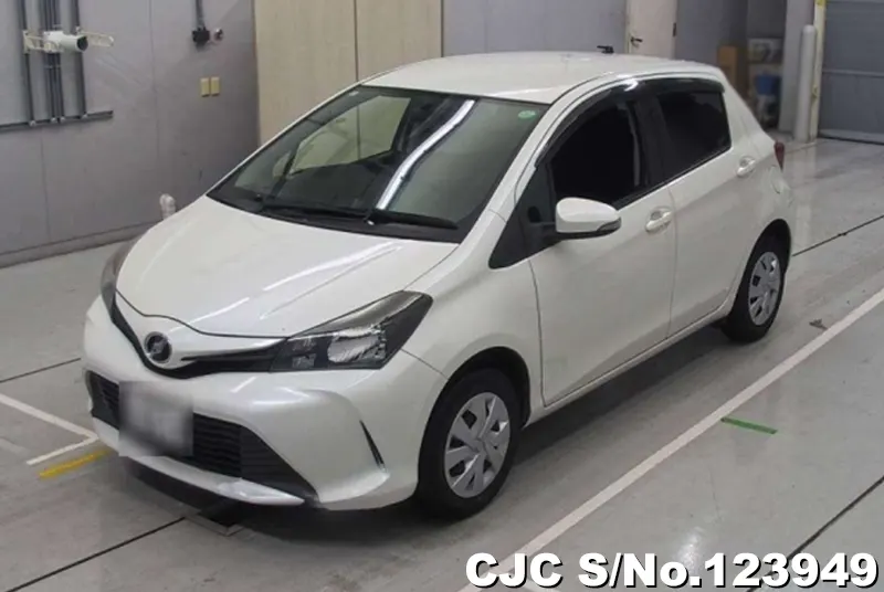 2015 Toyota / Vitz Stock No. 123949