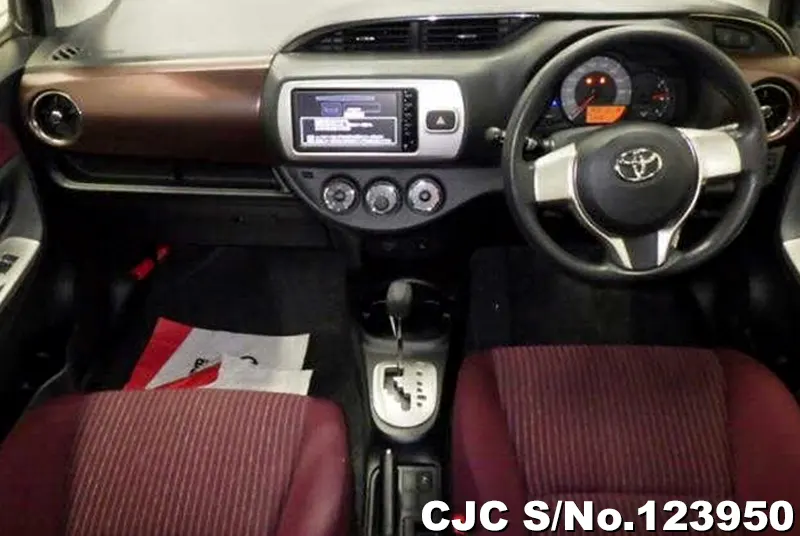 2015 Toyota / Vitz Stock No. 123950