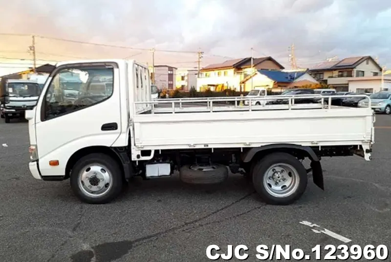 2015 Hino / Dutro Stock No. 123960