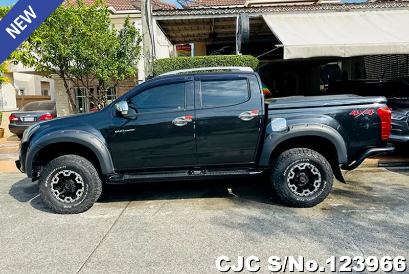 Isuzu D-Max in Black for Sale Image 4