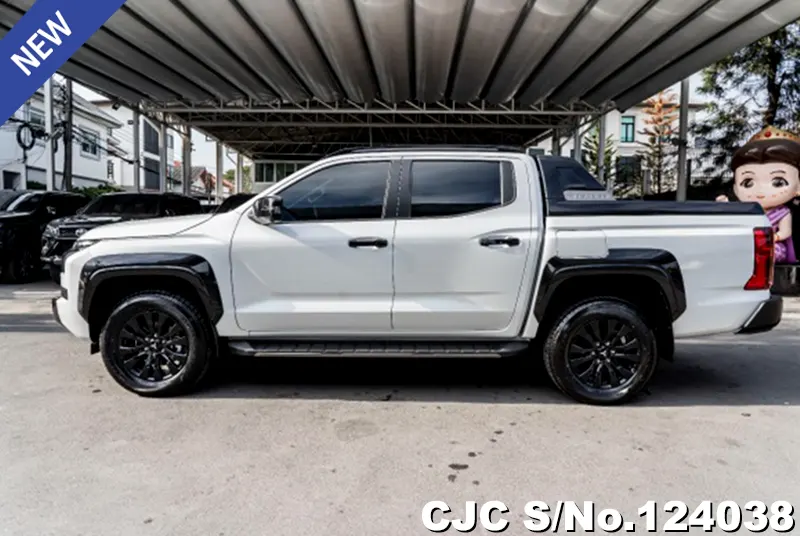 Mitsubishi Triton in White for Sale Image 3