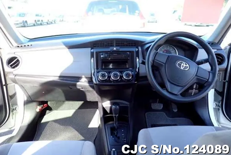 2015 Toyota / Corolla Axio Stock No. 124089