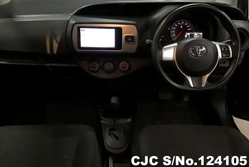 2015 Toyota / Vitz Stock No. 124105