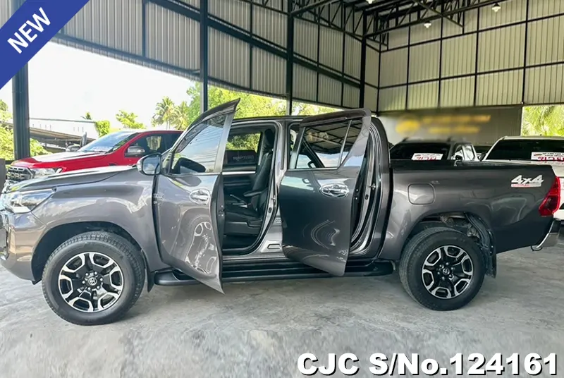 Toyota Hilux in Gray for Sale Image 7