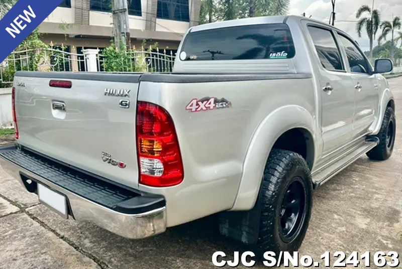 Toyota Hilux in Silver for Sale Image 2