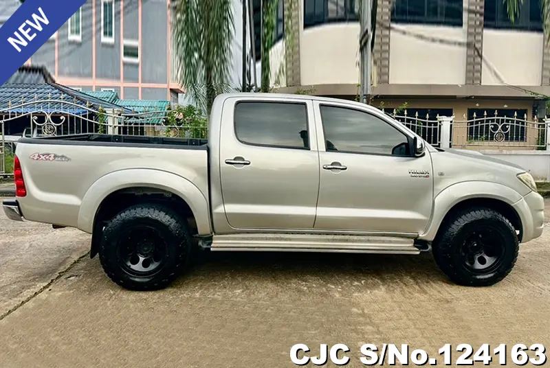 Toyota Hilux in Silver for Sale Image 5