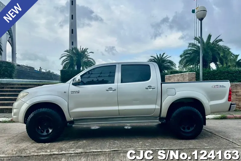 Toyota Hilux in Silver for Sale Image 6