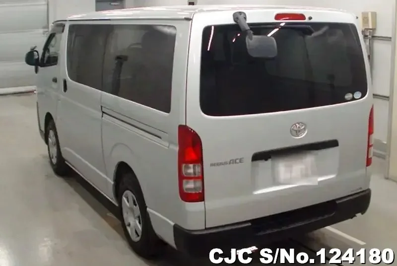 2015 Toyota / Hiace Stock No. 124180