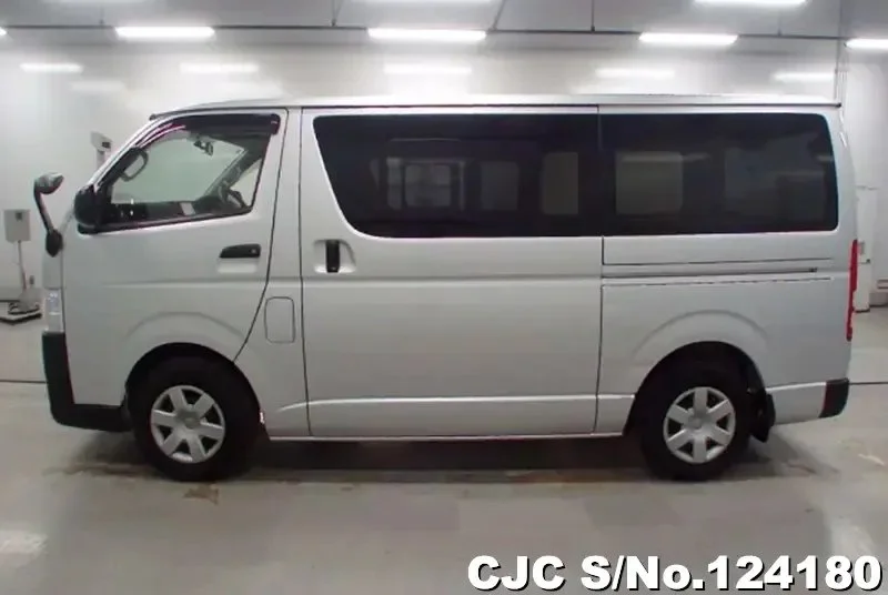 2015 Toyota / Hiace Stock No. 124180