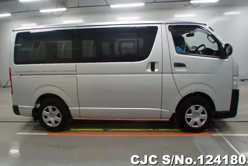 2015 Toyota / Hiace Stock No. 124180