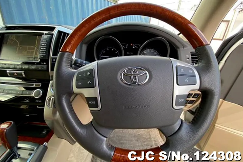 2015 Toyota / Land Cruiser Stock No. 124308